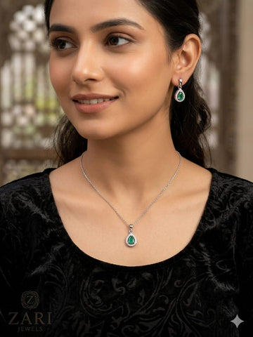 Elegant Emerald Green Teardrop Pendant Necklace & Earrings Set – Silver Jewelry