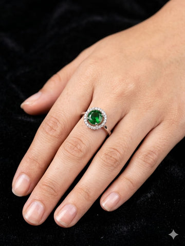 Elegant Emerald Halo Ring – Round-Cut Green Gemstone with Diamond Accent Band